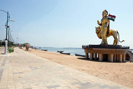 Bharta Mata Statue et Ferry Road à Yanaon