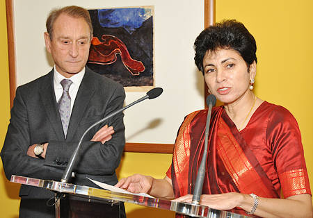 Kumari Selja et Bertrand Delanoé inaugurent l'exposition des œuvres picturales de Rabindranath Tagore au Petit Palais le 26 janvier 2012